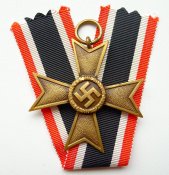 Крест Военных Заслуг II класса без мечей с родной лентой.