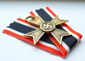 Крест Военных Заслуг II класса без мечей с родной лентой.