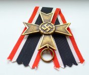 Крест Военных Заслуг II класса без мечей с родной лентой.