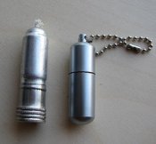 Зажигалка брелок на цепочке на бензине .