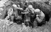 Monte_Cassino,_Fallschirmjager_mit_Granatwerfer.jpg