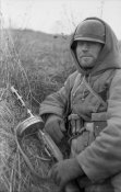 Soldat_mit_russischer_MP_PPSh-41.jpg