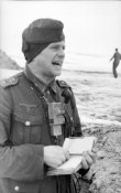 Russland,_Soldat_mit_Mikrofon.jpg