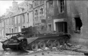 Villers-Bocage,_zerstorter_Cromwell-Panzer.jpg
