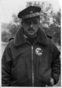 Un pilota in un campo di aviazione nell'inverno 1942.jpg