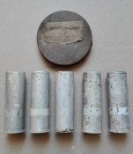 Баночка из под доп зарядов и пять гильз от ракетницы. Рейх.