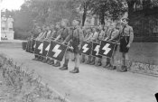 Bundesarchiv_Bild_133-151,_Worms,_Fanfarenkorps_des_Jungvolkes.jpg