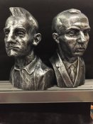 Бюст Степан Бандера і Роман Шухевич