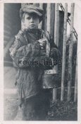 Sustye-Polyanka Russland kleiner armer russischer Junge.JPG