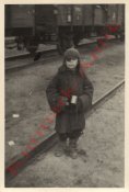 Bahnhof Litauen kleiner Bettler Junge.jpg