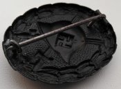 Знак «За ранение Легиона Кондор» в черном.