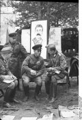 Bundesarchiv_Bild_101I-121-0011-20%2C_Polen%2C_deutsch-sowjetische_Siegesparade.jpg