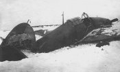 7 апреля 1942г, на аэродроме Подужемье на Харрикеине АР558, разбился командир 767 ИАП маиор Л. Ю.jpg