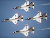 amazing_air_show_by_the_us_air_force_640_01.jpg