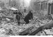 Berlin, Zerstörung nach Luftangriff.jpg