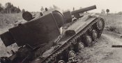KW-2 Beute-Panzer Front Russland.JPG