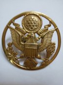 Кокарда женщин-военнослужащих сухопутных сил США.