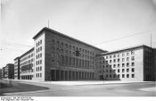 Bundesarchiv_Bild_146-1979-074-36A,_Berlin,_Reichsluftfahrtministerium.jpg