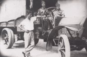 1_Militare-Con-Camion.jpg