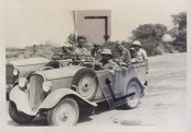 5_Italo-BalboAereo-ed-equipaggiojeep-Mimeticacasco1940.jpg
