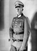 Bundesarchiv_Bild_183-L08129,_Gerd_v._Rundstedt.jpg