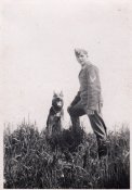 Luftwaffe mit Hund.jpg