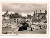 Фото «Колонна в разрушенном городе. 23 сентября 1940». № 1034