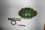 Граната Ф-1 с боковым отверствием.
