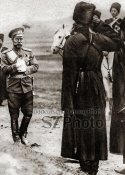 Nikolai II besucht ein Kosakenregiment.jpg