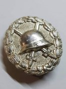 За ранение в серебре.