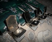 Підтяжки з едельвейсами