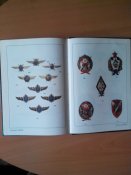 Нагрудные знаки Советских Вооруженных Сил 1918-1991. Автор: Борисов В.А. Издательство: -- Год: 1994