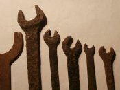 6 ключей и кусачки и позиций  по ВОВ .