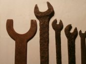 6 ключей и кусачки и позиций  по ВОВ .