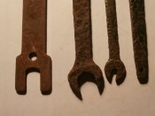 6 ключей и кусачки и позиций  по ВОВ .