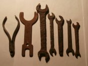 6 ключей и кусачки и позиций  по ВОВ .