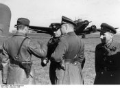 Bundesarchiv_Bild_101I-319-0013-26,_Polen,_Treffen_dtsch._und_sowjet._Militärs.jpg