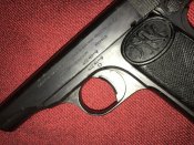 Лот 6 : :Коллаж с ммг пистолета Browning 1910 года.