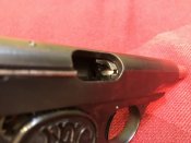 Лот 6 : :Коллаж с ммг пистолета Browning 1910 года.