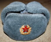 Солдатская зимняя шапка-ушанка СССР.