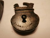 3 бронзовых замочка и 1 ключик с позиций по ВОВ .