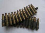 Лента на 25 патронов 5,56 НАТО с гильзами.