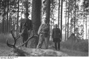 Bundesarchiv_Bild_146-1979-136-20A,_Friedrich_Fromm,_Hermann_Göring,_Walter_v._Keudell.jpg