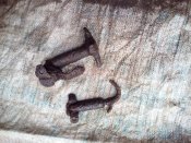 Защёлки на капот.