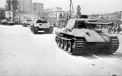 post-1327948993Трофейные танки T-V (Пантера) дивизии «Тудор Владимиреску» на параде в Бухаресте,.jpg