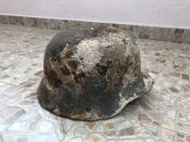 Каска М-35/66 з залишками триколора