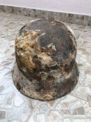 Каска М-35/66 з залишками триколора