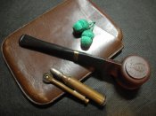 Трубка, портсигар, зажигалка на ВМВ.