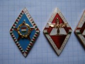 4 знака Венгрии об окончании военных училищ .