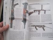 1000 образцов стрелкового оружия.